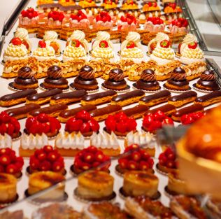 vitrine pâtisserie aux 3 petits choux l'isle-adam vitrine pâtisserie aux 3 petits choux l'isle-adam